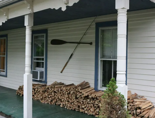 Nine River Road hotel detail image 2