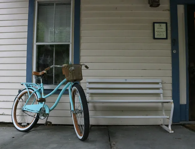 Nine River Road hotel detail image 3