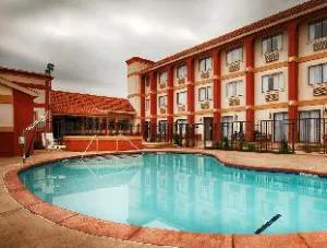 Coratel Inn & Suites by Jasper Santa Fe OKC hotel hero