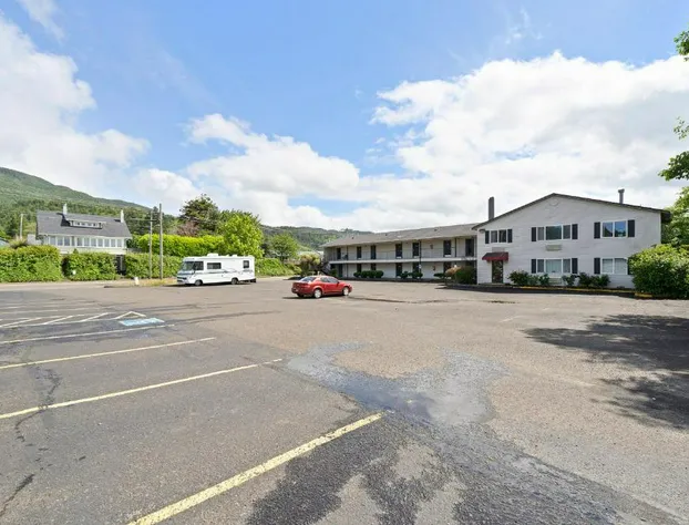 Garibaldi Inn at the Bay hotel detail image 3