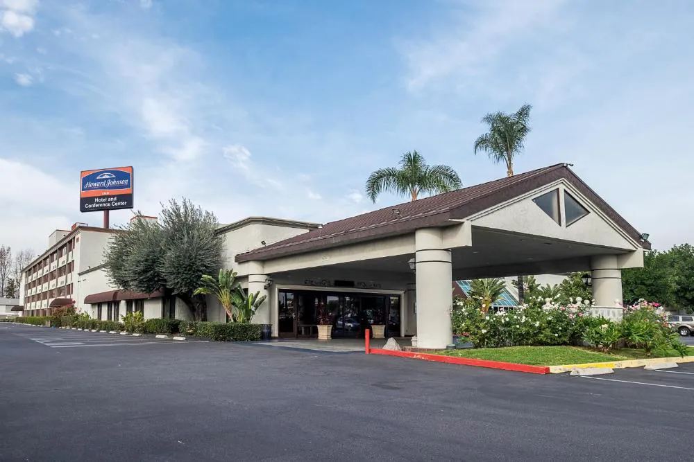 Howard Johnson by Wyndham Fullerton/Anaheim Conference Cntr hotel hero