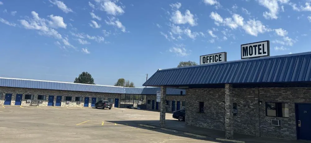 Coachman's Inn & Suites hotel hero