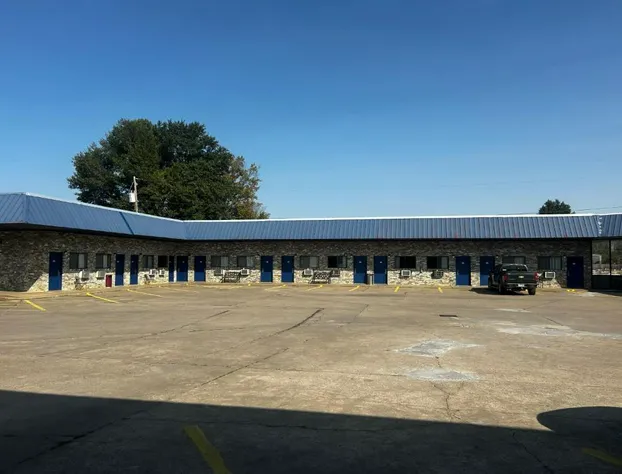 Coachman's Inn & Suites hotel detail image 1