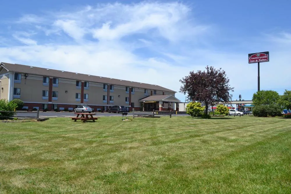 Countryside Inn & Suites hotel hero