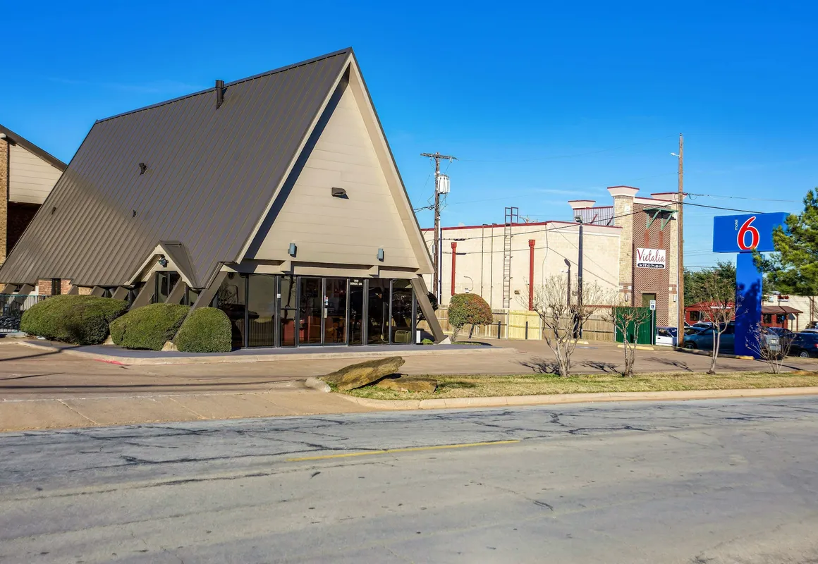 Motel 6 Arlington, TX - UTA hotel hero