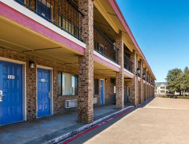 Motel 6 Arlington, TX - UTA hotel detail image 2