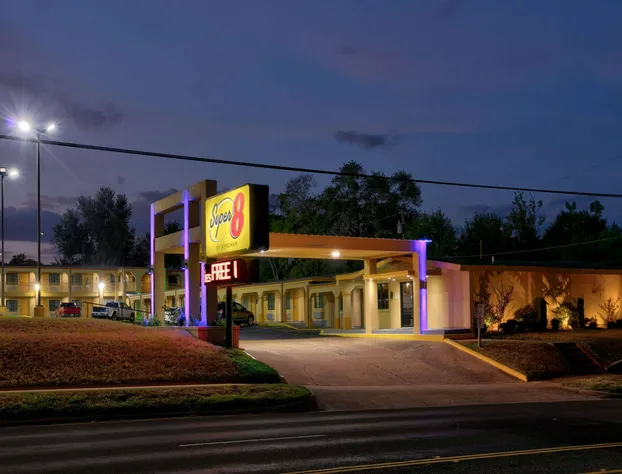 Super 8 by Wyndham Palestine hotel detail image 1