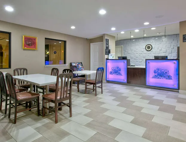 Super 8 by Wyndham Palestine hotel detail image 4