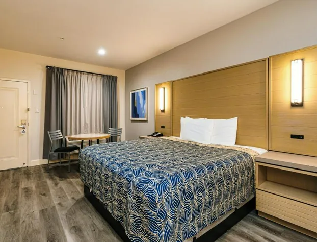 Palace Inn IAH Houston Bush Intercontinental Airport hotel detail image 4