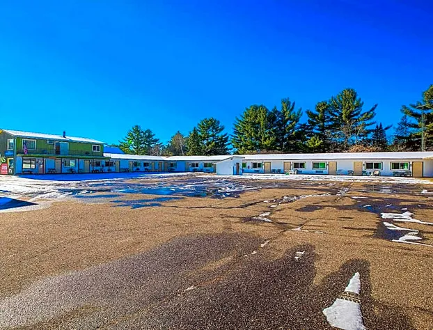 Love Hotels Tomahawk by OYO at Lake Mohawksin WI hotel detail image 1