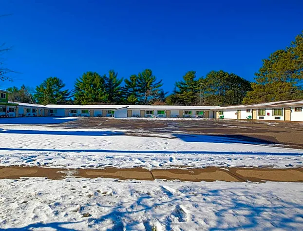 Love Hotels Tomahawk by OYO at Lake Mohawksin WI hotel detail image 2