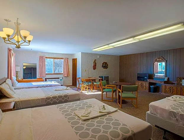 Love Hotels Tomahawk by OYO at Lake Mohawksin WI hotel detail image 3