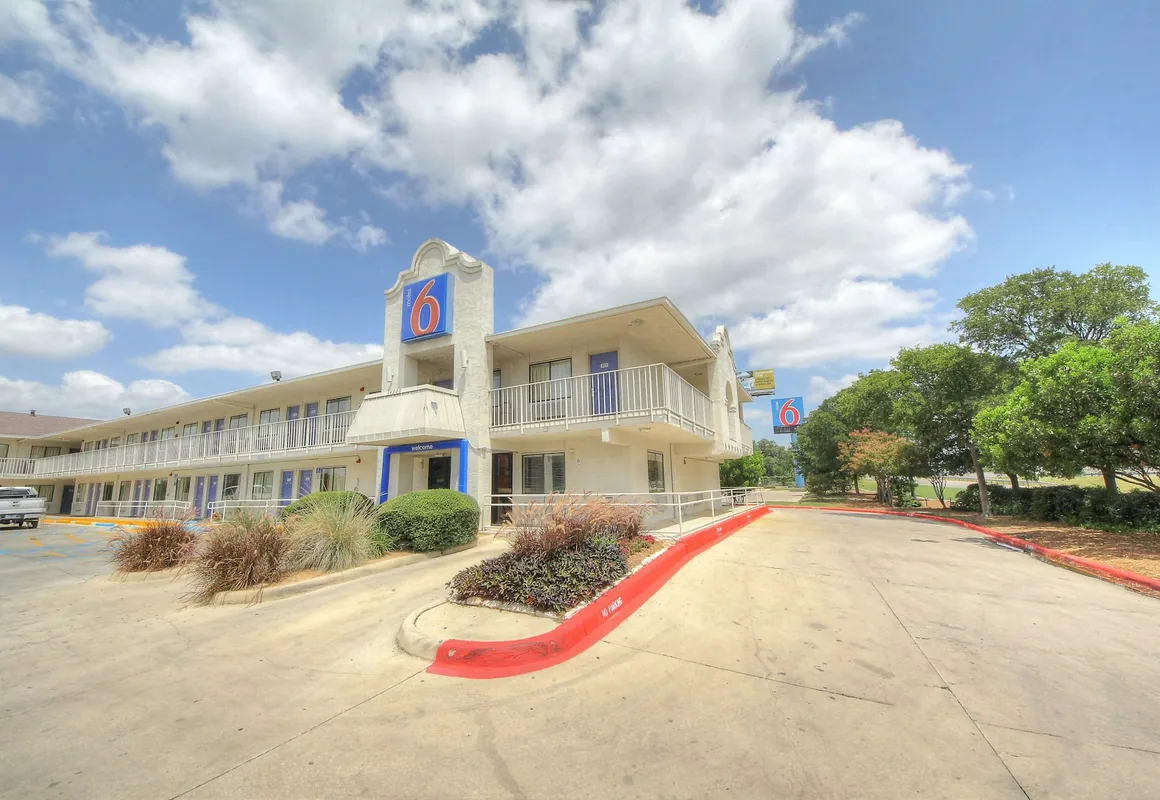 Motel 6 San Antonio, TX - Fiesta hotel hero