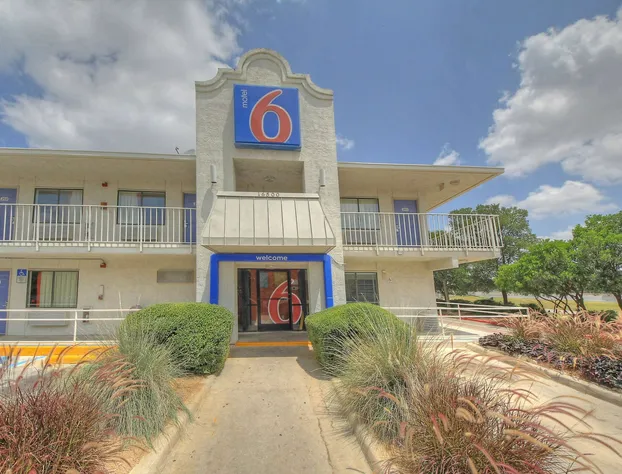 Motel 6 San Antonio, TX - Fiesta hotel detail image 3