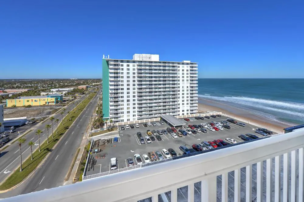 Direct oceanfront, fantastic ocean view, separate bedroom ! Temporarily no pools hotel hero