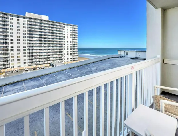 Direct oceanfront, fantastic ocean view, separate bedroom ! Temporarily no pools hotel detail image 1