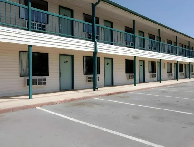 Econo Lodge Inn & Suites hotel detail image 2