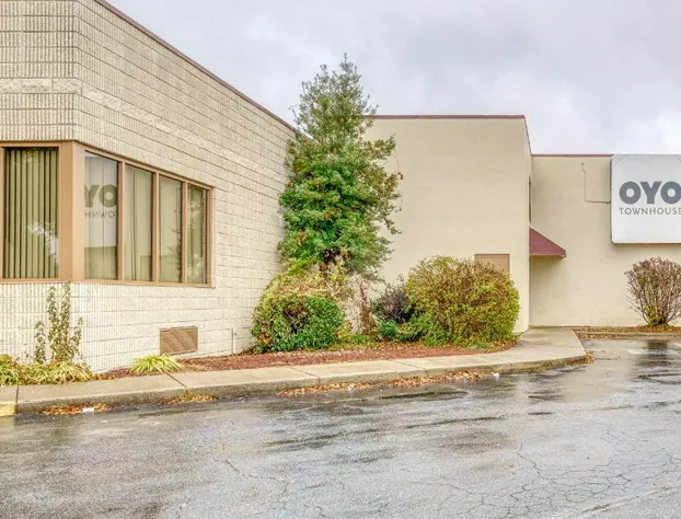 OYO Hotel Burlington South hotel detail image 1