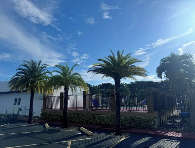 Econo Lodge Inn & Suites Florida City hotel detail image 3