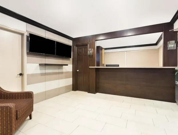 Econo Lodge Inn & Suites Florida City hotel detail image 4