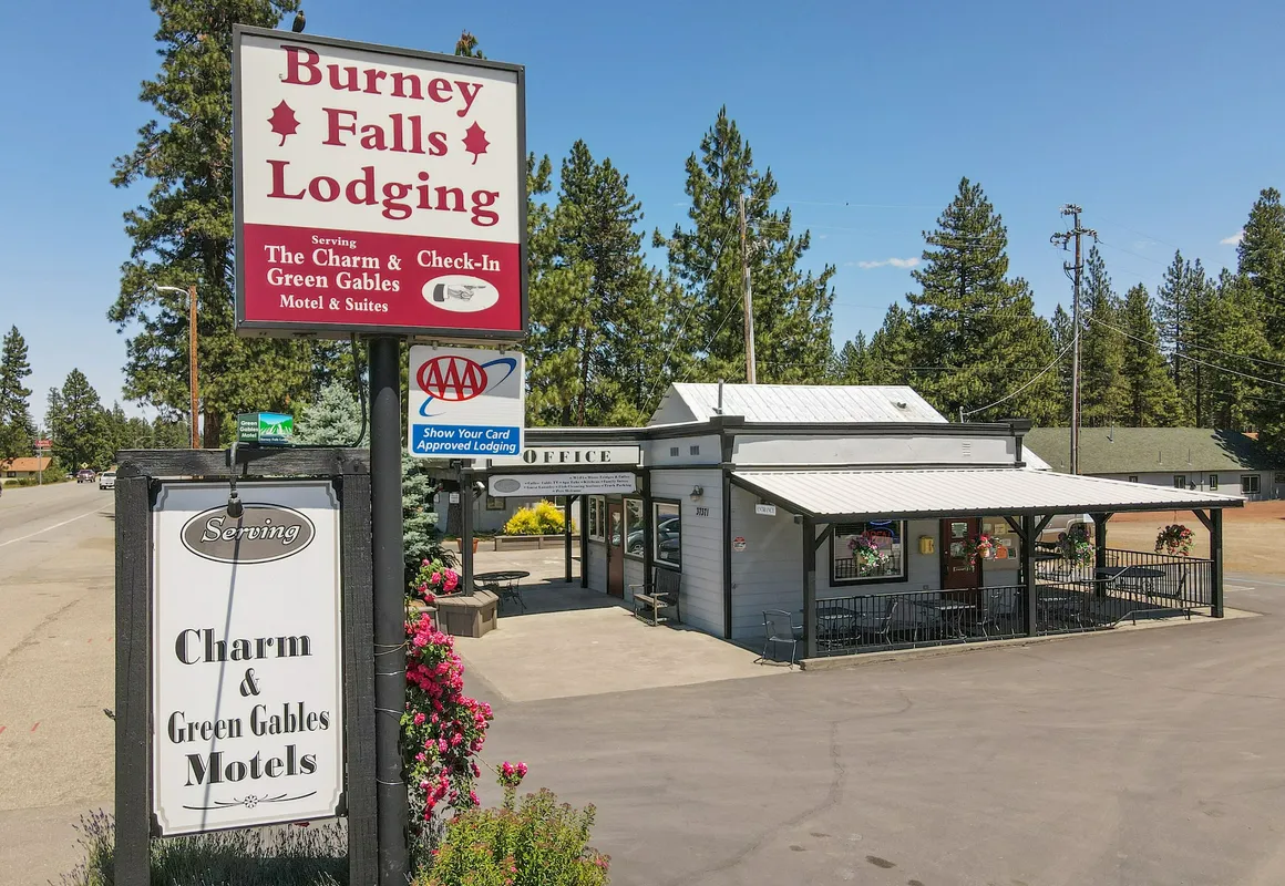 Charm Motel & Suites hotel hero