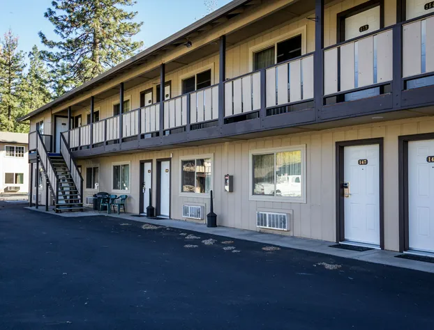 Charm Motel & Suites hotel detail image 2