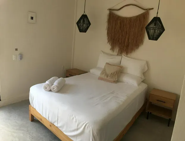 Black flamingo hotel detail image 1