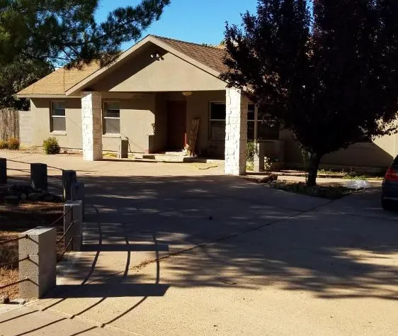 Ronnies Resort hotel detail image 1