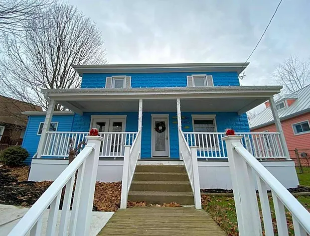 Devil's Lake Inn and Devil's Lake Inn Too hotel detail image 1