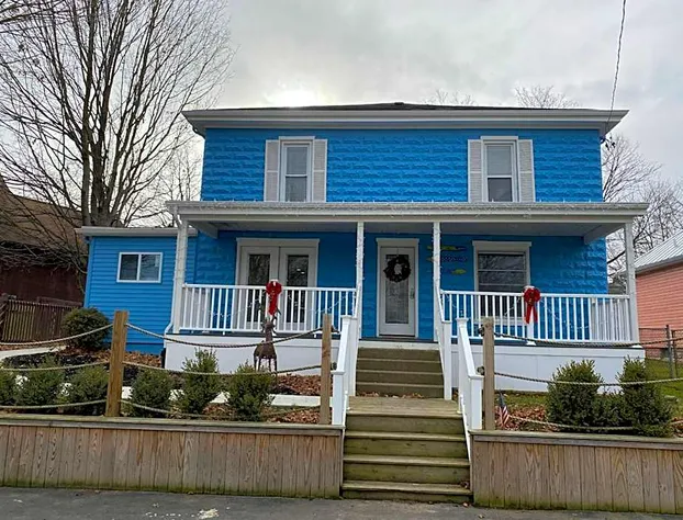 Devil's Lake Inn and Devil's Lake Inn Too hotel detail image 3