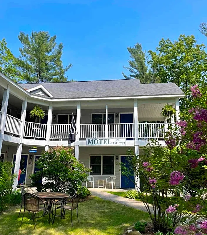 M22 Inn Glen Arbor hotel hero