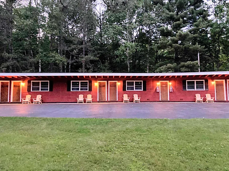 The Lorca Adirondacks Motel hotel hero