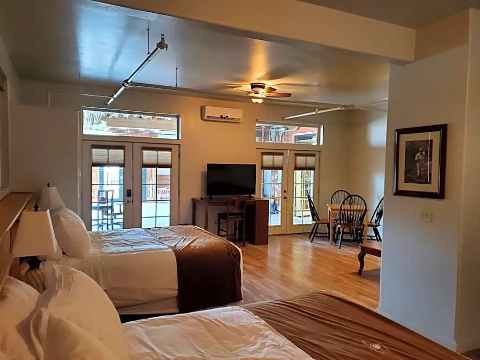 Buffalo Lodge of Bigfork hotel hero