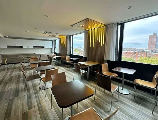 Days Inn by Wyndham Brooklyn / Eastern Parkway hotel detail image 1