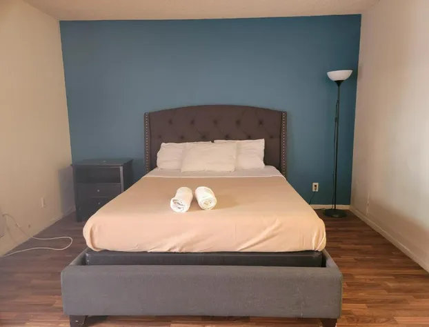 Charming Hotel Style Beverly Hills hotel detail image 3