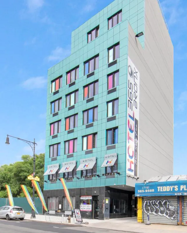 Hotel 365 Bronx hotel hero