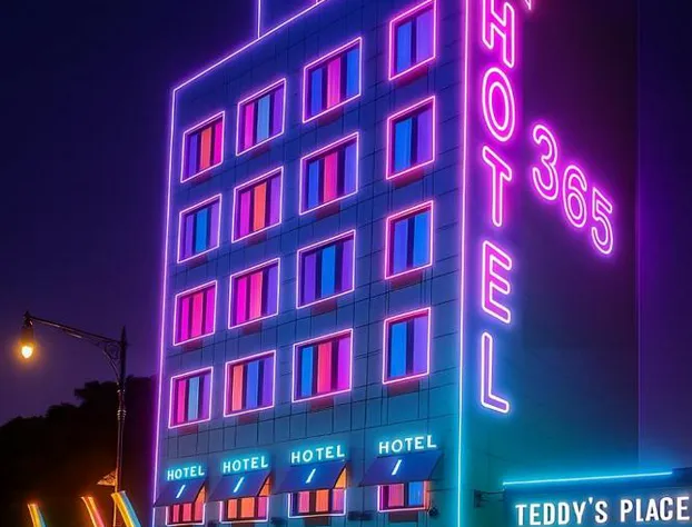 Hotel 365 Bronx hotel detail image 1