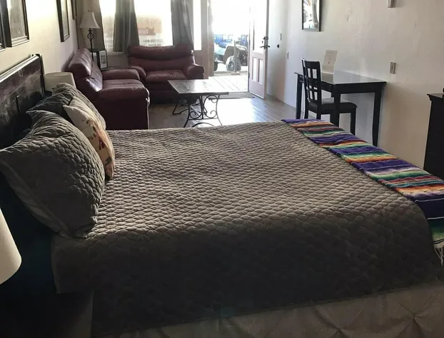 Katie's Cozy Suites hotel detail image 3