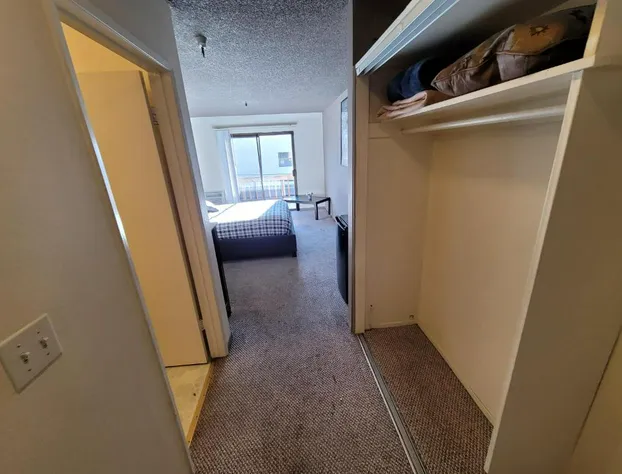 LA/Beverly Hills Hotel Style Suite (C19) hotel detail image 4