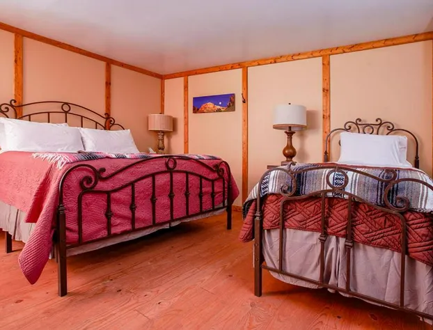 Round Top Hotel hotel detail image 2