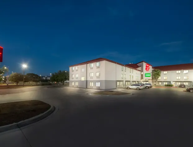 HomeTowne Studios by Red Roof San Antonio - Seaworld/Northwest hotel detail image 2