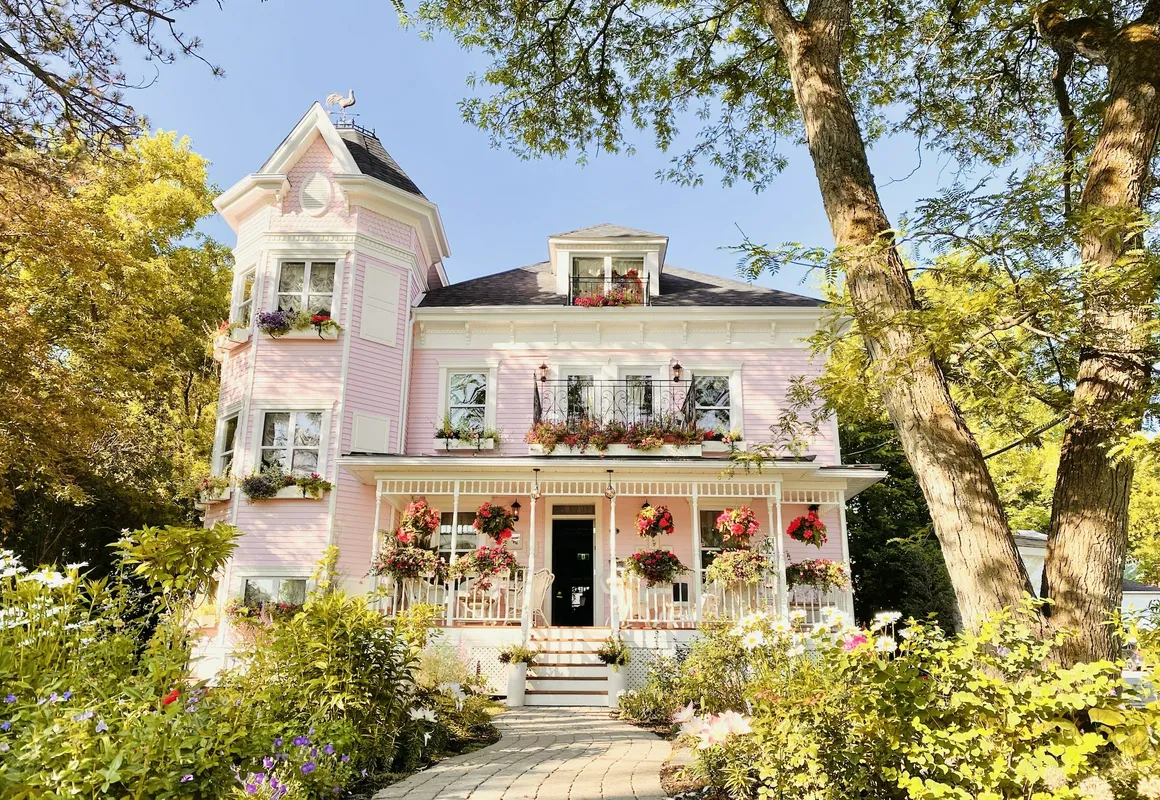 Maison Rose hotel hero