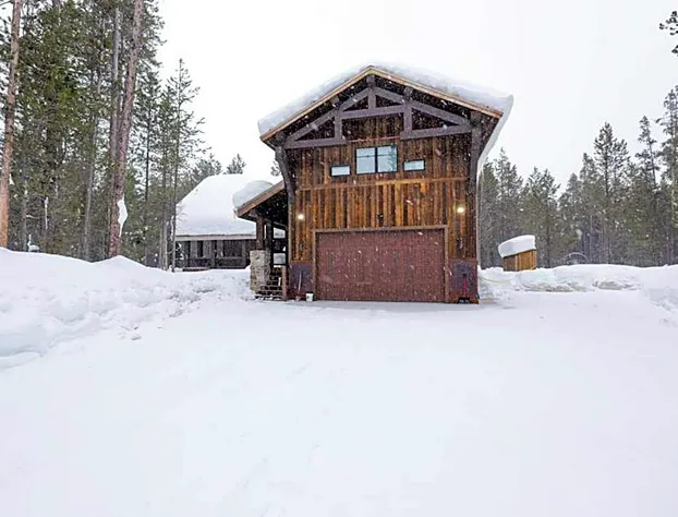 Yellowstone Crossing Lodge hotel detail image 2