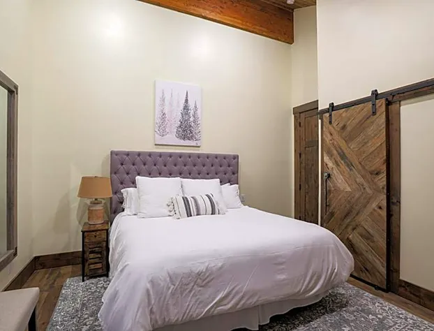 Yellowstone Crossing Lodge hotel detail image 4