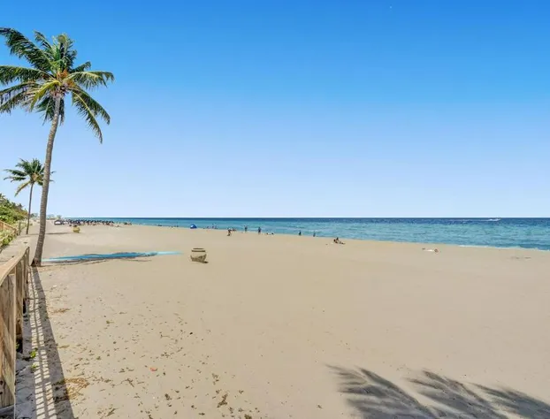 Beach Front suite at Hollywood Beach Resort, direct beach access, Swimming Pool hotel detail image 4