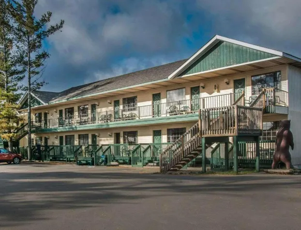 Mackinac Lodge hotel detail image 2