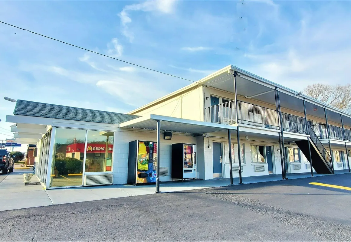 Economy 7 Inn hotel hero