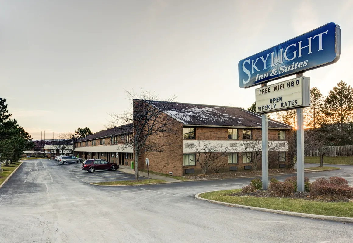 SkyLight Inn Cleveland - Willoughby hotel hero