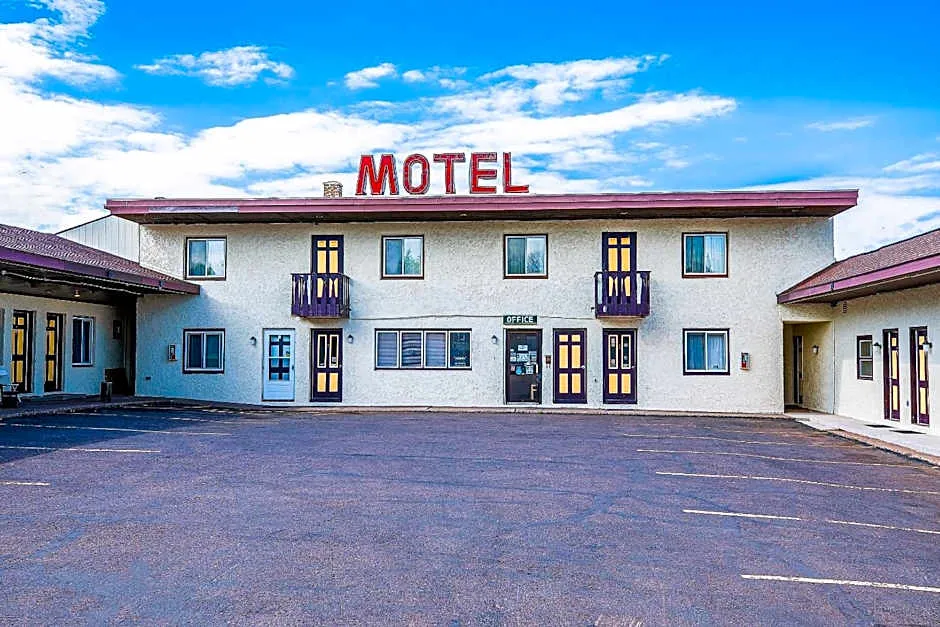 Love Hotels Silver Street by OYO at Hurley WI hotel hero