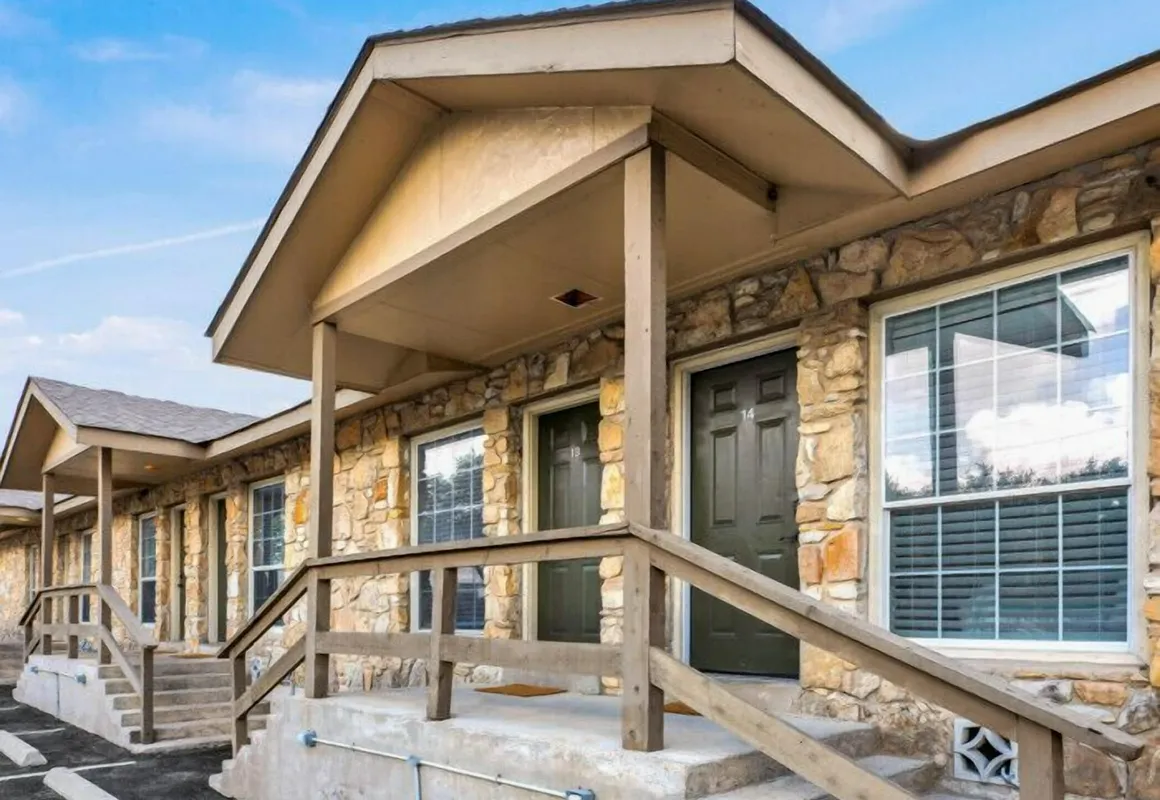 Maven's Inn & Grill hotel hero